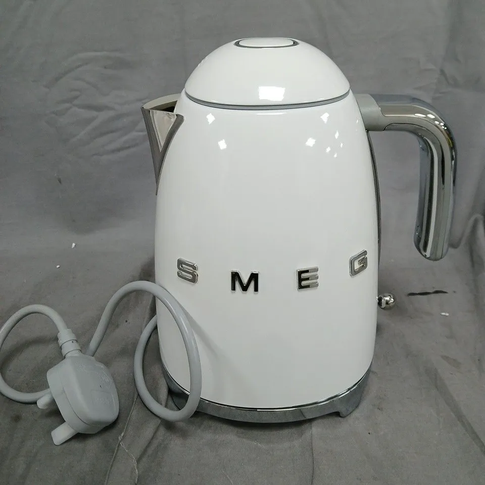 SMEG KLF03WHUK 50'S STYLE RETRO KETTLE - WHITE