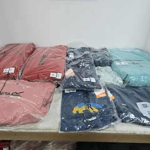 APPROXIMATELY 16 ASSORTED BRAND NEW REGATTA CLOTHING ITEMS IN VARIOUS SIZES, STYLES & COLOURS
