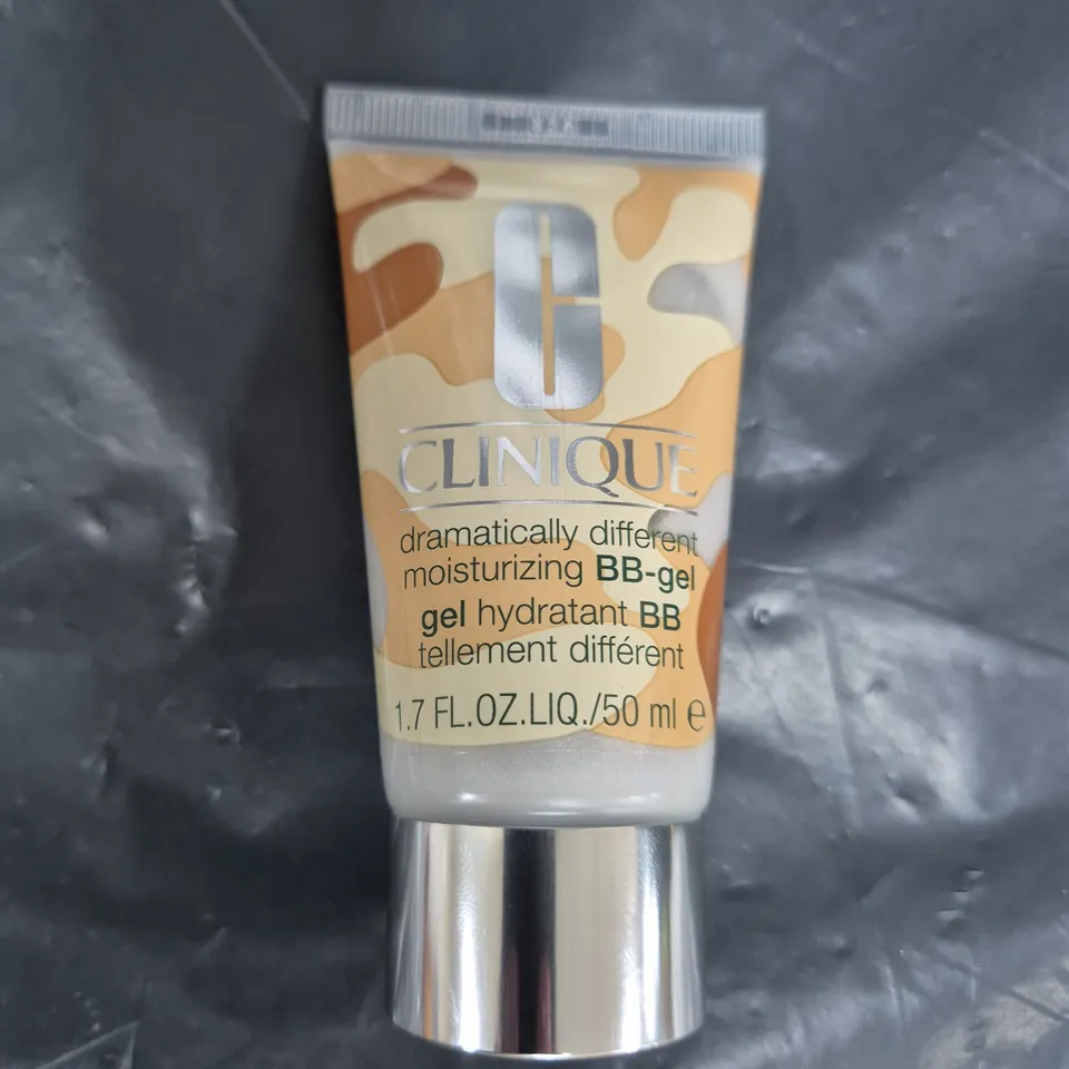 CLINIQUE MOISTURISING GEL BB DRAMATICALLY DIFFERENT (50ML)
