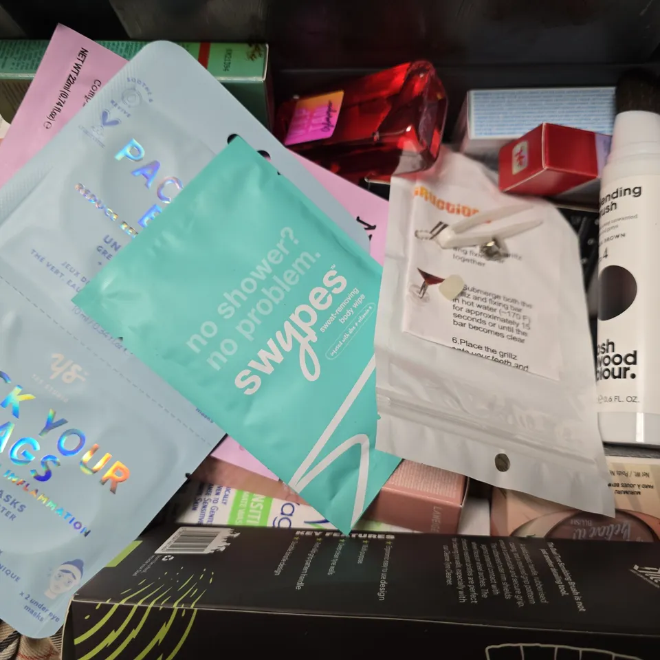 APPROXIMATELY 13 ASSORTED HEALTH & BEAUTY ITEMS TO INCLUDE - REHAB SUNSHINE SPRITZ , SOAP & GLORY CLEAN ON ME BODY WASH , GIVE ME AHA TONER ETC