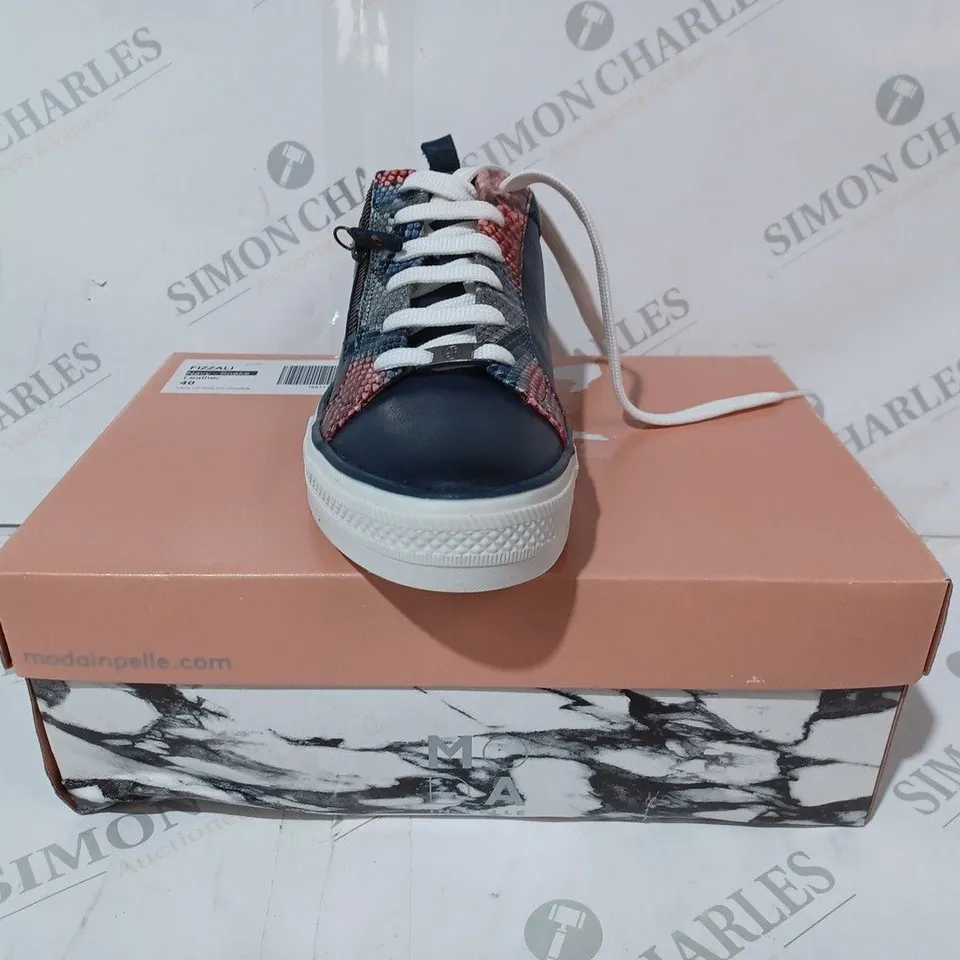 BOXED PAIR OF MODA IN PELLE NAVY "SNAKE" LEATHER TRAINERS SIZE 7