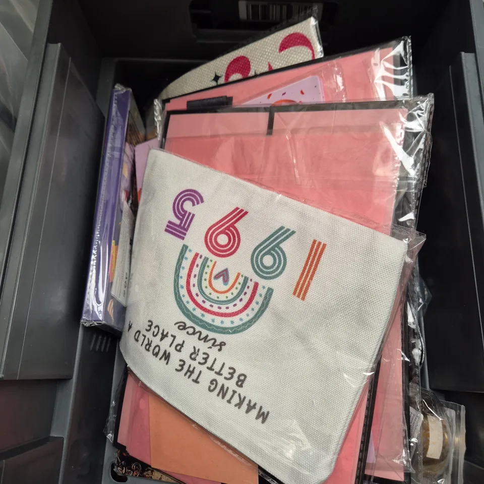 APPROXIMATELY 15 ASSORTED HOUSEHOLD ITEMS TO INCLUDE VELLURE DOOR DRAFT STOPPER, DR BECKMANN DISHWASHER CLEANER AND FESTIVE COASTERS