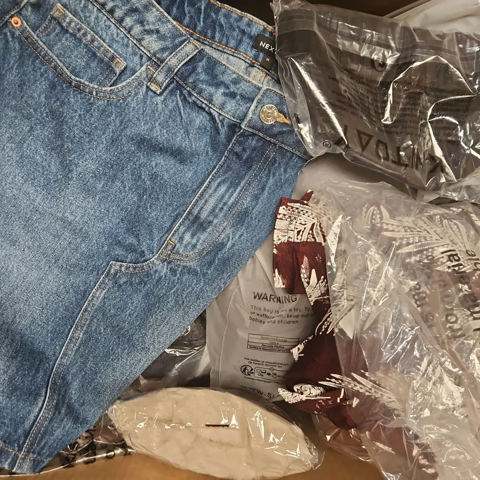 APPROXIMATELY 20 ASSORTED CLOTHING AND FASHION PRODUCTS IN VARIOUS STYLES AND SIZES - COLLECTION ONLY