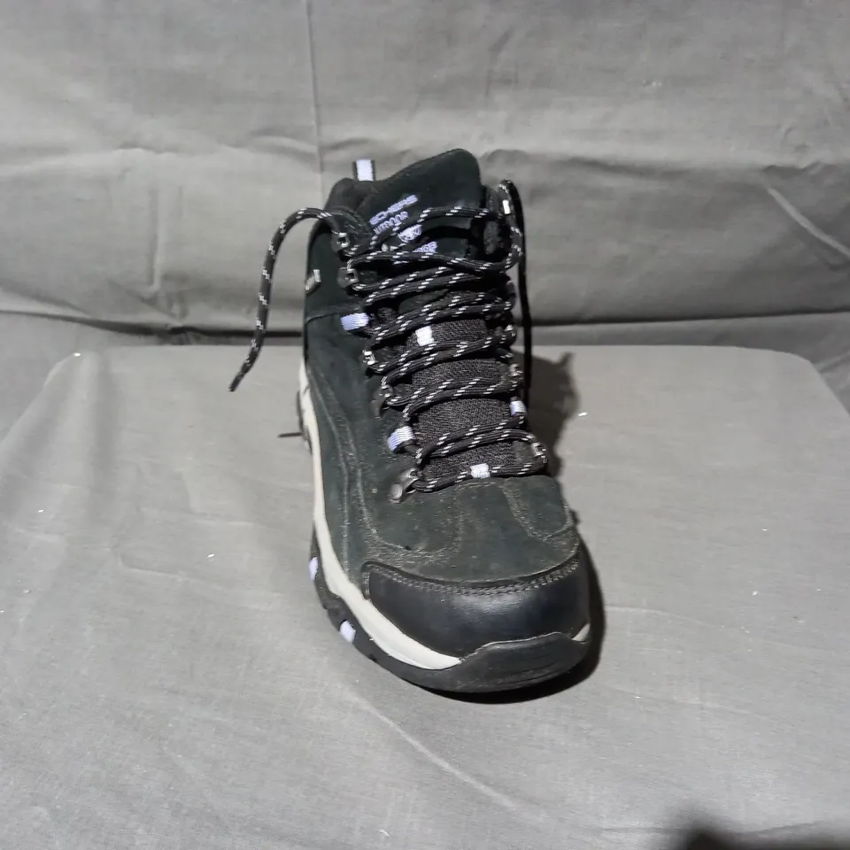 PAIR OF SKECHERS WATERPROOF BOOTS IN BLACK SIZE 5