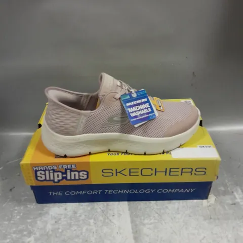 BOXED PAIR OF SKECHERS SLIP-INSGO WALK FLEX TRAINERS IN MAUVE SIZE UK 5