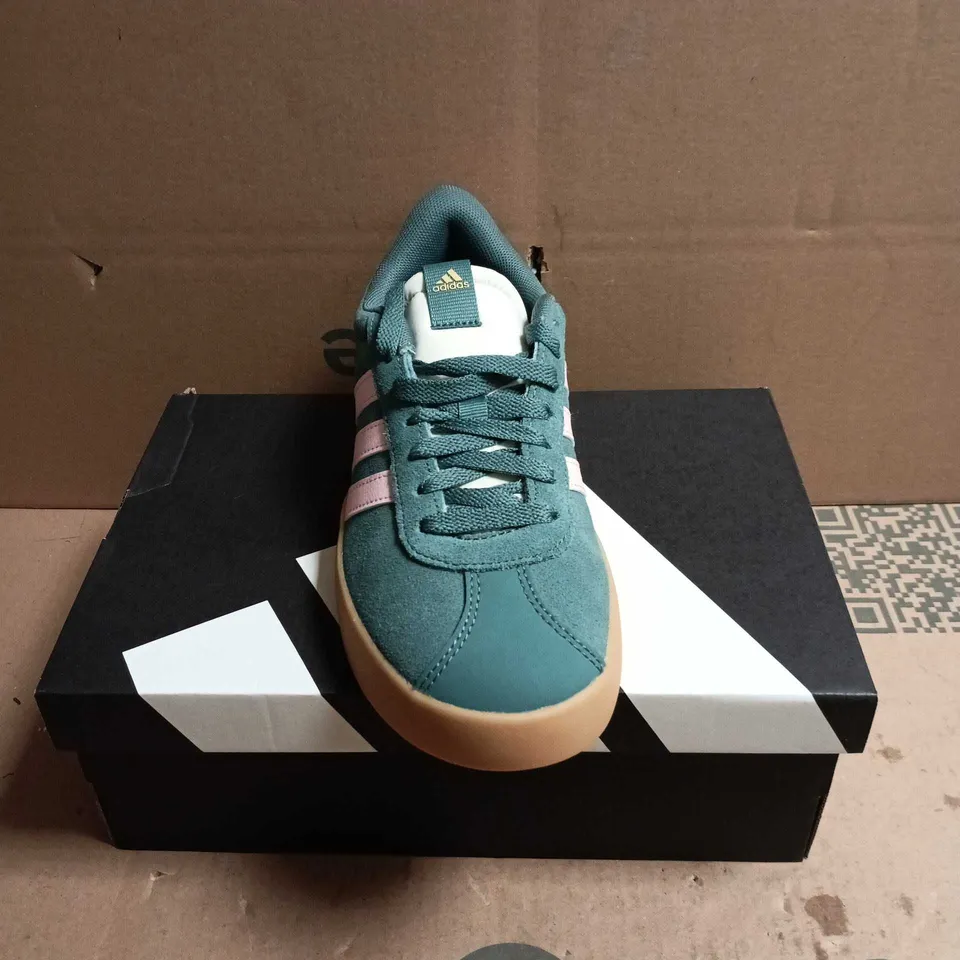 ADIDAS VL COURT 3.0 SNEAKERS – 5.5