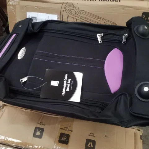 BOX CONTAINING APPROXIMATELY 8 KEPLIN LIGHTWEIGHT CABIN TRAVEL BAGS - BLACK & PURPLE