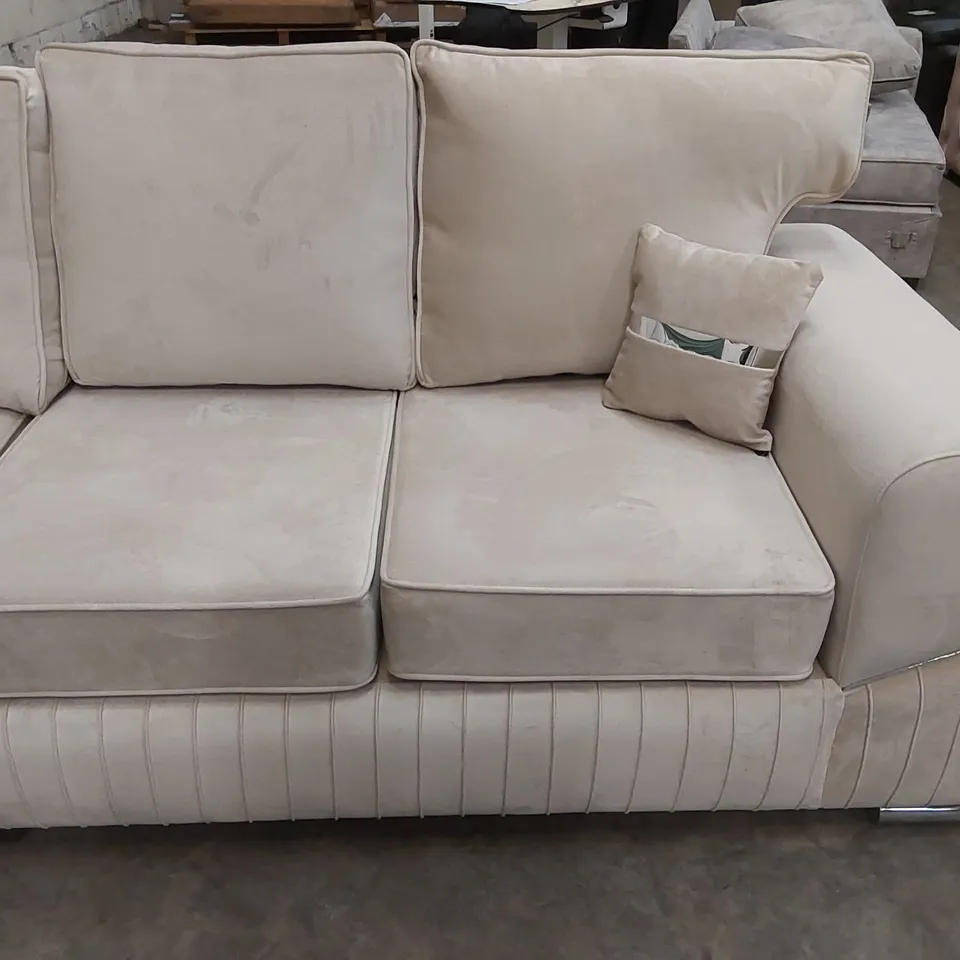 QUALITY DESIGNER MONACO LUXURY VELVET UPHOLSTERED CORNER SOFA WITH SCATTER CUSHIONS - IVORY