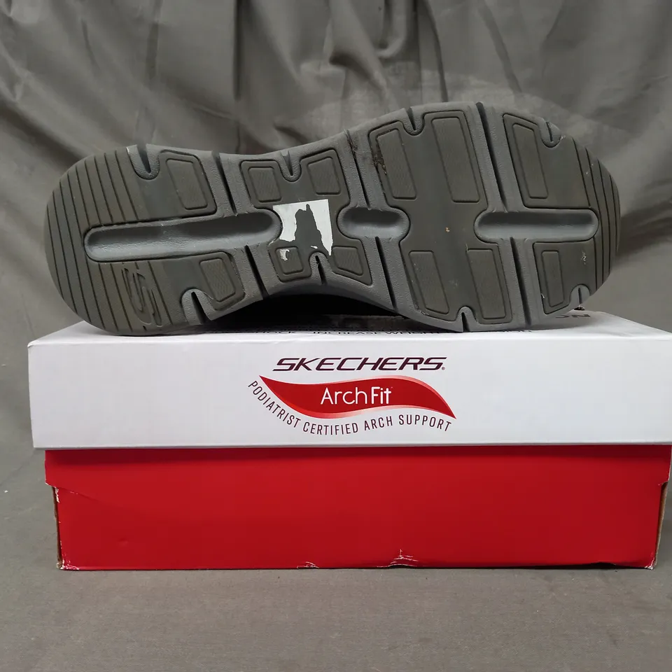 BOXED PAIR OF SKECHERS SMOOTH LACE BOOTS IN BLACK SIZE 6