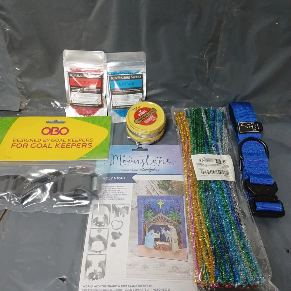 BOX OF APPROXIMATELY 15 ASSORTED HOUSEHOLD ITEMS TO INCLUDE DOG COLLAR, SHOE POLISH AND CRAFT SUPPLIES