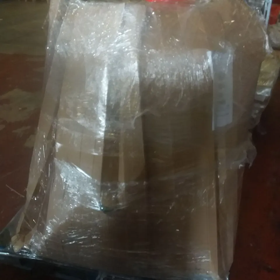 PALLET OF ASSORTED ELECTRICAL GARDEN EQUIPMENT INCLUDING ELECTRIC CHAIN SAW, CORDLESS GRASS TRIMMER, 