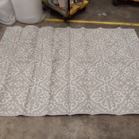 BOXED MOON RUG // 230 X 160CM
