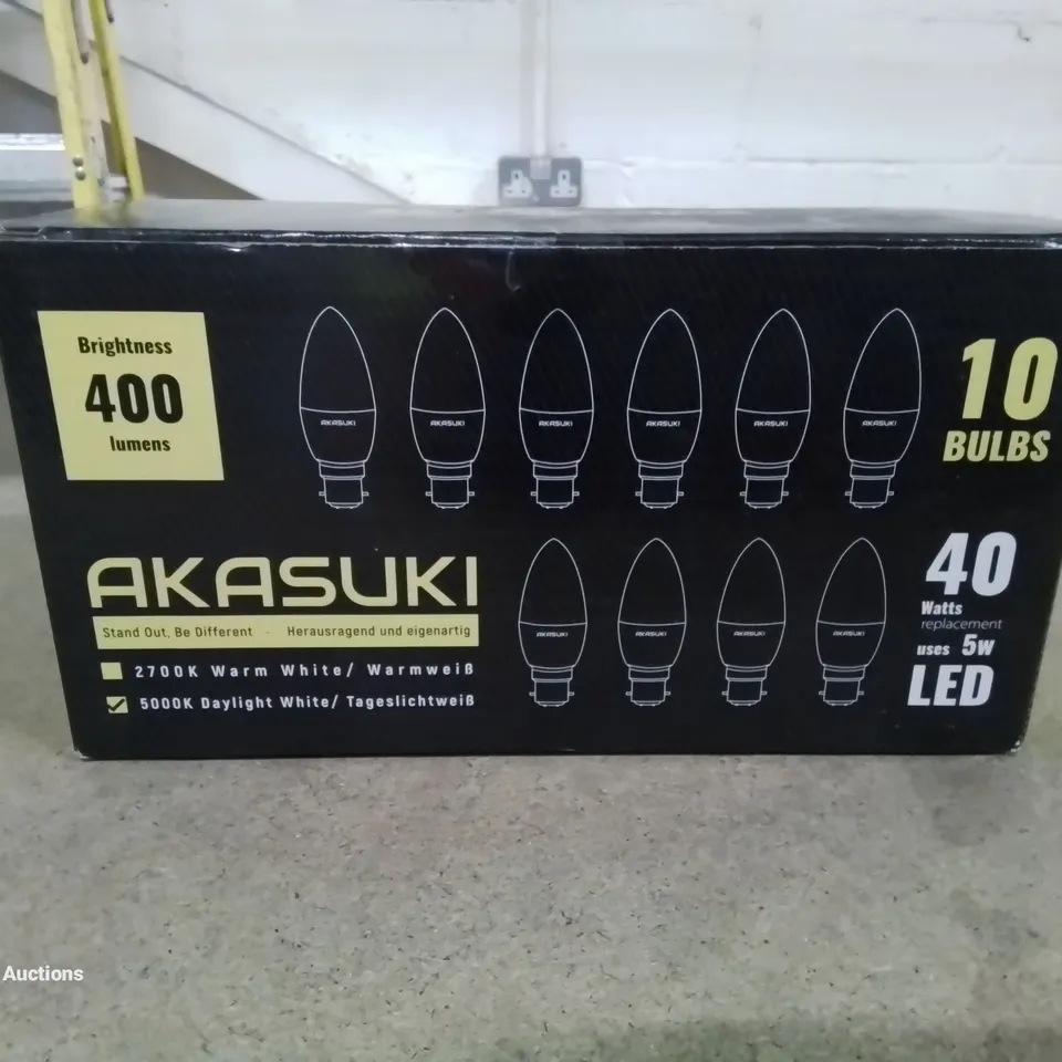 A BOX OF 10 5W LED BULBS