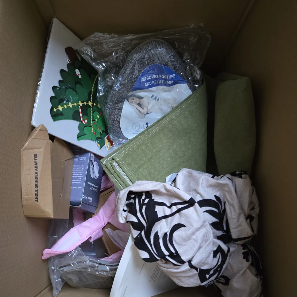 LARGE BOX OF APPROXIMATELY 15 ASSORTED HOUSEHOLD ITEMS TO INCLUDE - CHIHUAHUA CUSHION RIVER AIRFRESH COLLECTION - OUTSIDE LIGHT - ETC