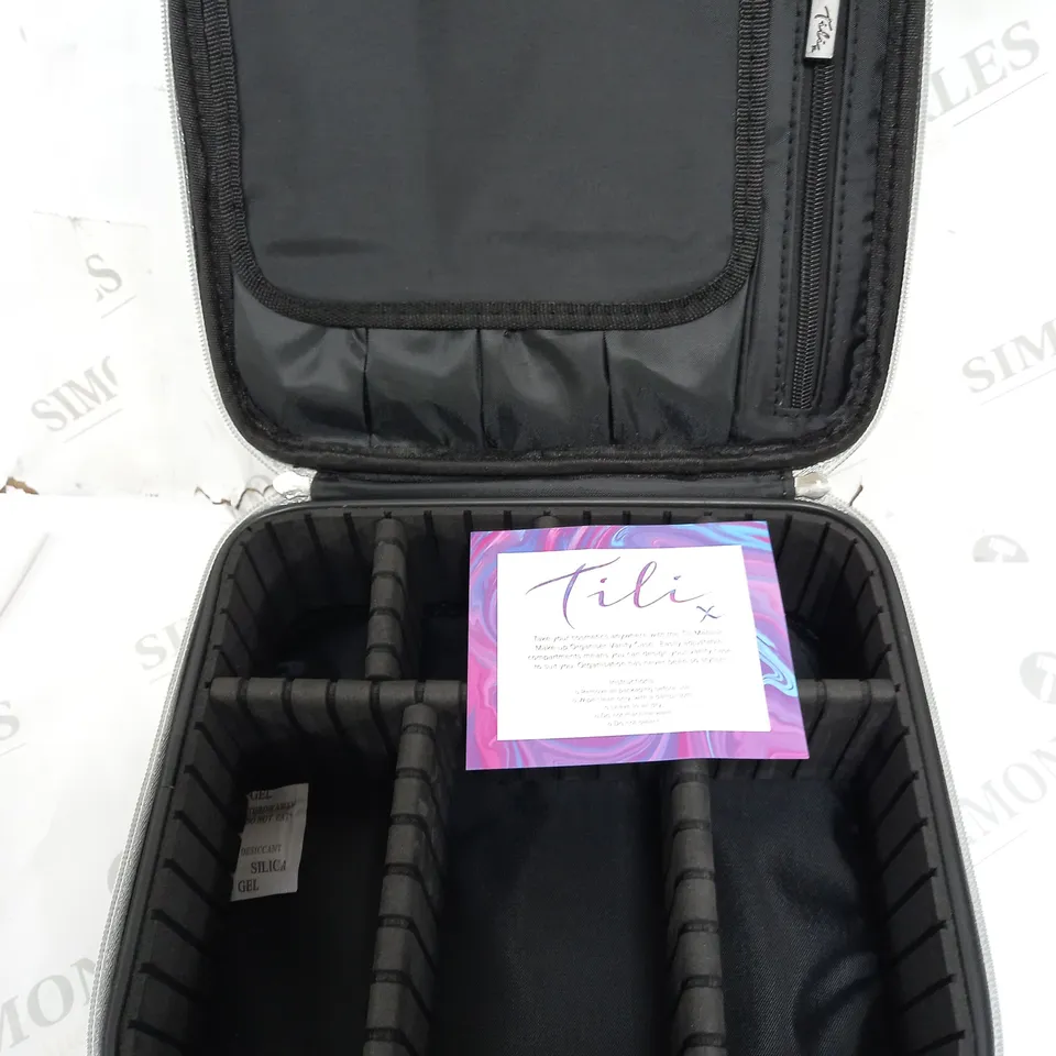 TILI COSMETICS STORAGE CASE 