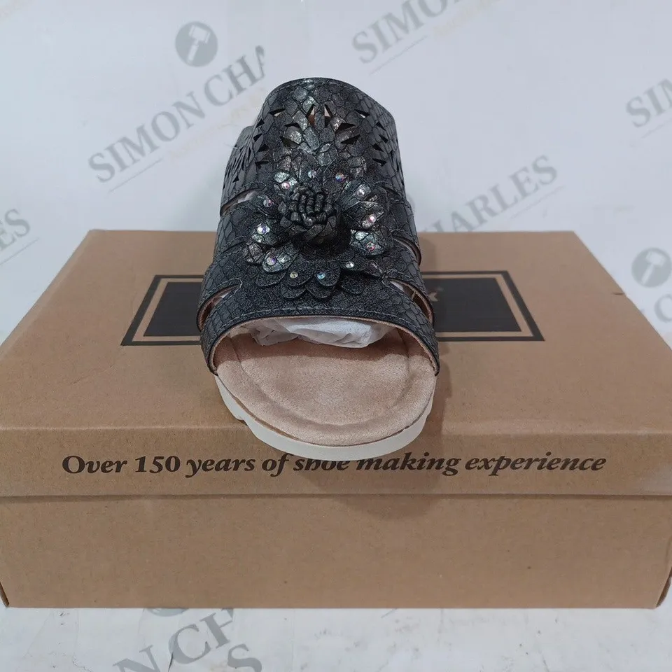 BOXED PAIR OF CUSHION-WALK OPEN TOE WEDGE SANDLANS IN PEWTER COLOUR SIZE 4