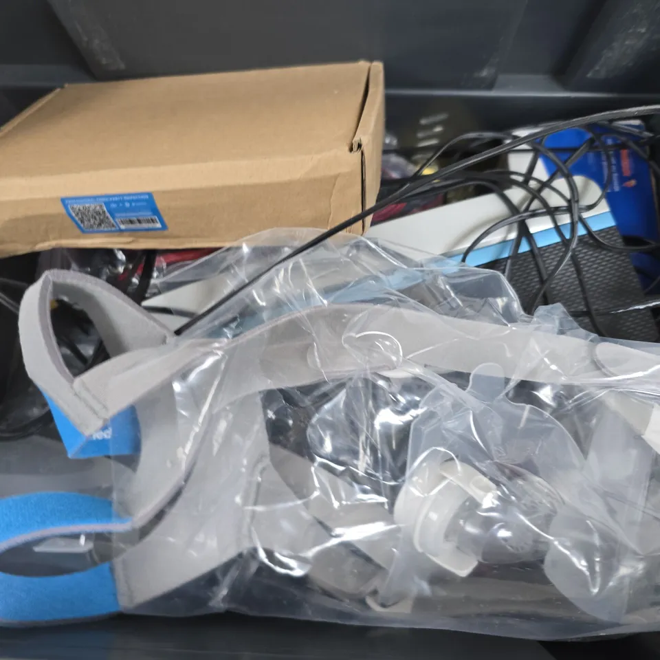 APPROXIMATELY 12 ASSORTED HOUSEHOLD ITEMS TO INCLUDE RESMED MASK, C10 COMPACT LOW PRESSURE REGULATOR, BT ROUTER, ETC