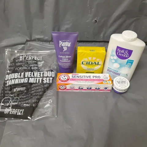 APPROXIMATELY 20 ASSORTED COSMETICS PRODUCTS TO INCLUDE - CIDAL CLEANSING BAR - PLANTUR 39 SILVER CONDITIONER - ARM & HAMMER SENSITIVE PRO TOOTHPASTE - ETC 