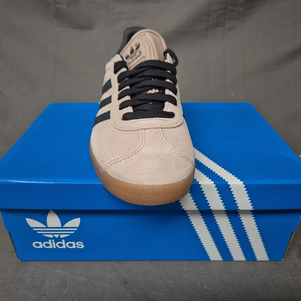 BOXED PAIR OF ADIDAS GAZELLE SHOES IN BEIGE/BLACK UK SIZE 5