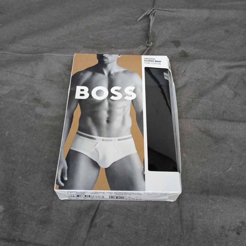 HUGO BOSS ORIGINAL CLASSIC BRIEF IN BLACK – SIZE M, 1 PAIR