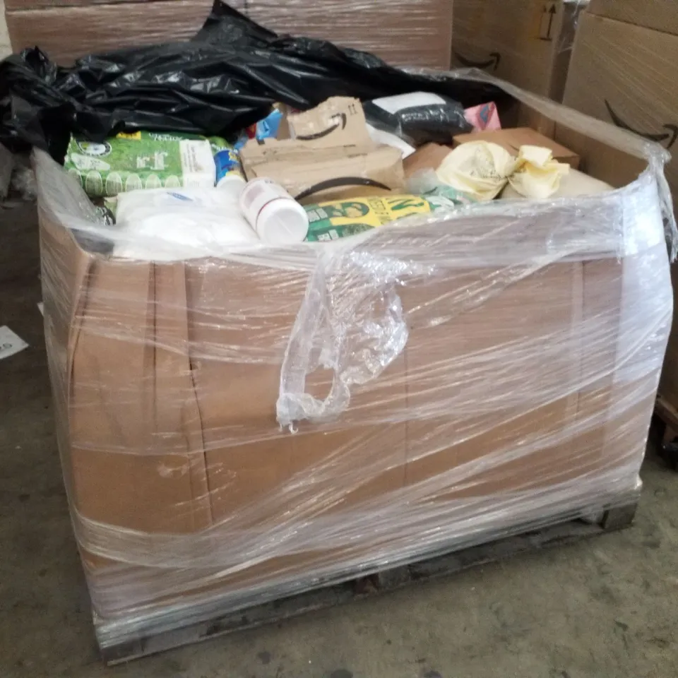 PALLET CONTAINING ASSORTED GARDENING SUPPLIES INCLUDING GRASS SEEDS, CASTING PLASTER, ALL IN ONE LAWN FEED & PLAY SAND