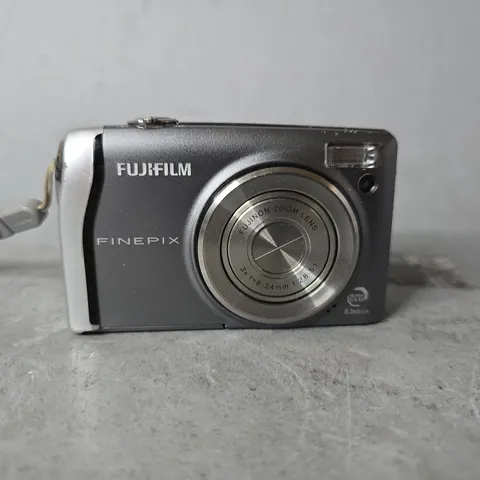 FUJIFILM FINEPIX F40FD CAMERA