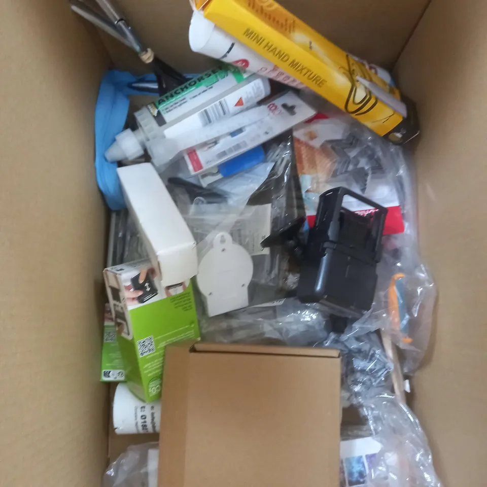 BOX OF APPROXIMATELY 15 ASSORTED COSMETIC ITEMS TO INCLUDE - DATE STAMP, ADHESIVE, HAND MIXER ETC