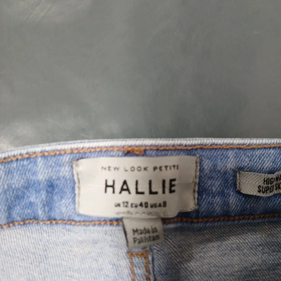 NEW LOOK PETIT HALLIE JEANS - LIGHT WASH DENIM UK 12 (EU 40) 