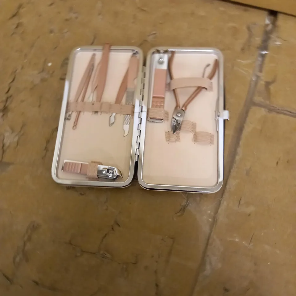 MANICURE SET & NAIL CLIPPER SET