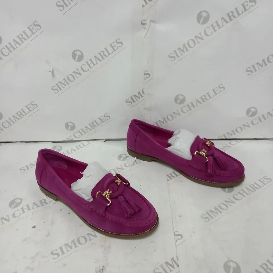 MODA IN PELLE FALCONIE LOAFER FUCHSIA SUEDE SIZE 6 - BOXED 