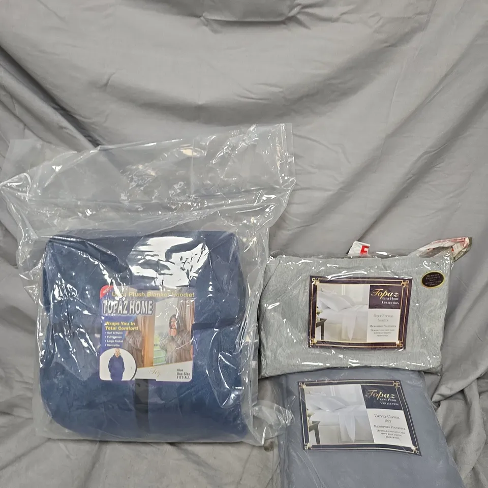 BOX OF APPROXIMATELY 10 HOUSEHOLD ITEMS TO INCLUDE SHEETS, DUVET COVER SET AND BLANKET HOODIES