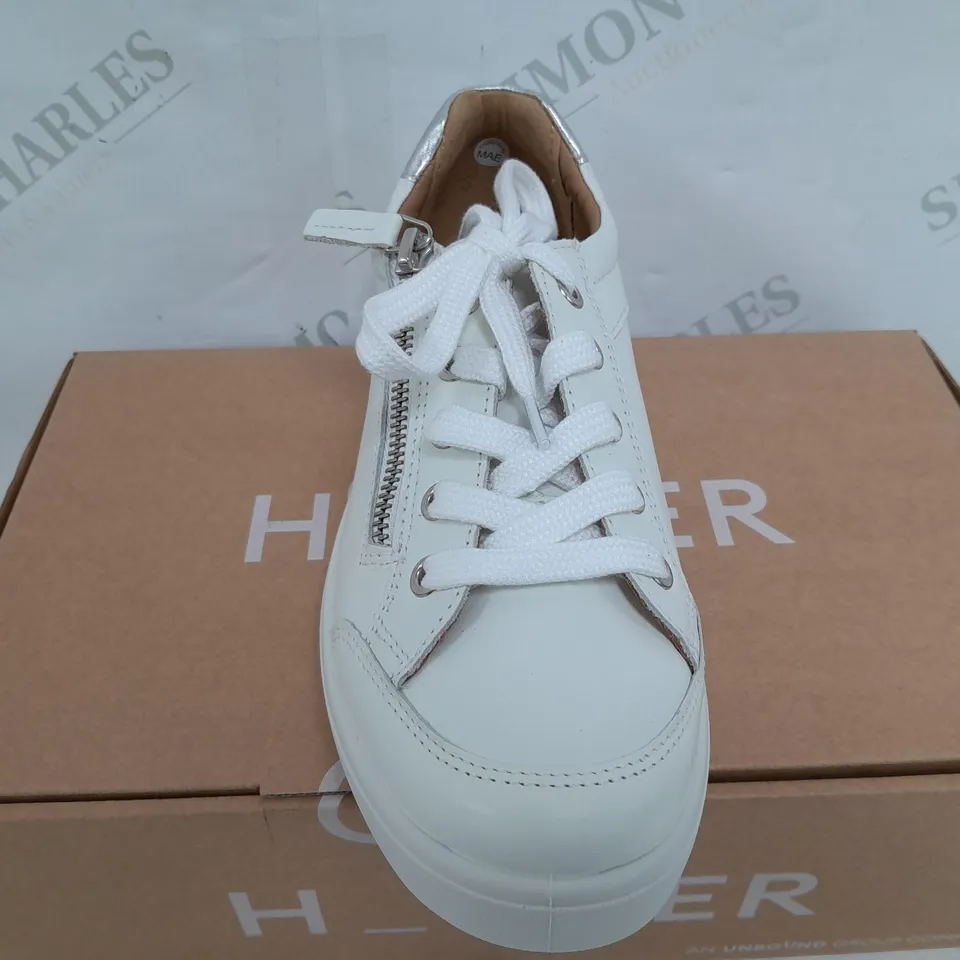 BOXED PAIR OF HOTTER CHASE II WIDE TRAINERS IN WHITE - UK 4.5