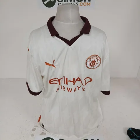 MANCHESTER CITY FC FOOTBALL SHIRT 2023/24– PUMA, WHITE WITH BURGUNDY COLLAR, ETIHAD AIRWAYS SPONSOR 