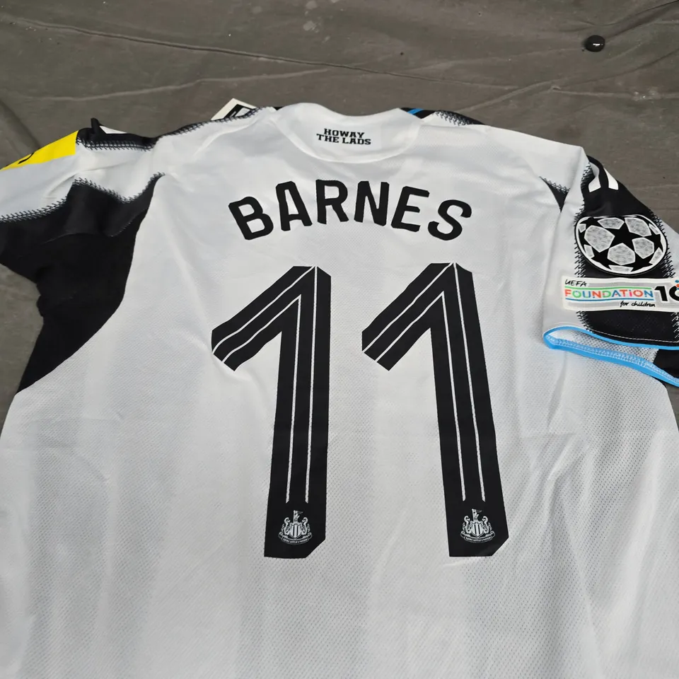 NEWCASTLE UNITED HOME JERSEY SIZE L