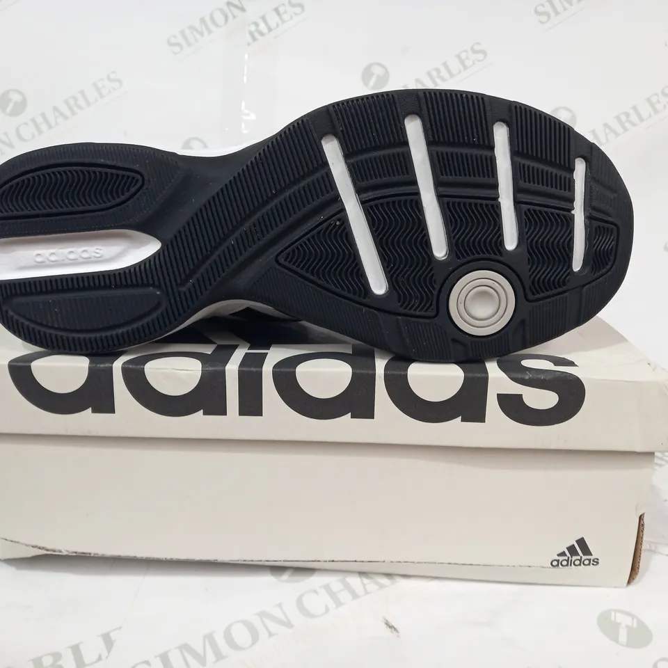 BOXED PAIR OF ADIDAS STRUTTER TRAINERS IN WHITE/BLACKRED UK SIZE 10.5