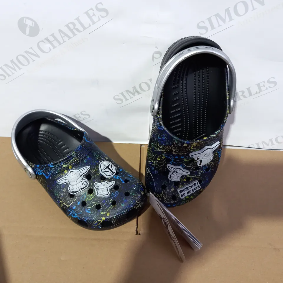 PAIR OF CROCS STARWARS SIZE J3