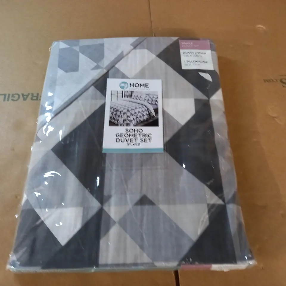 SOHO GEOMETRIC DUVET SET IN SILVER - SINGLE