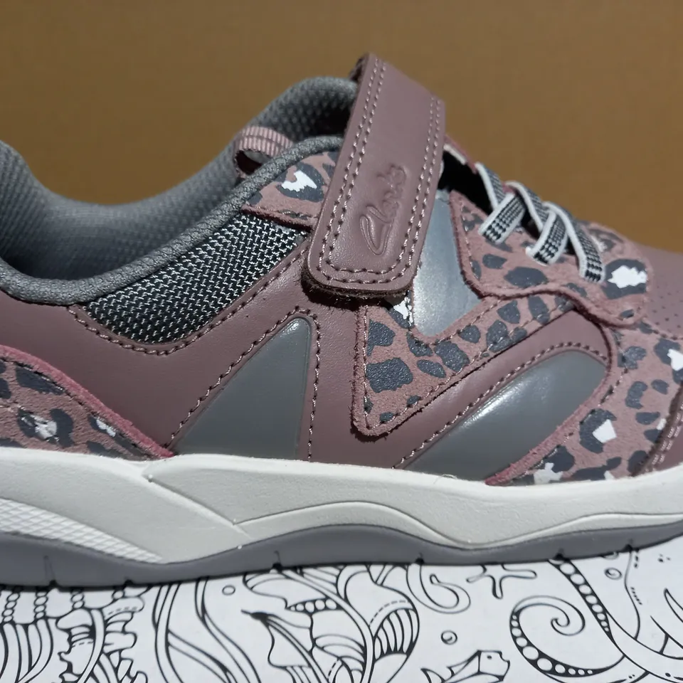 CLARKS CLOWDER RUN PINK LEATHER KIDS TRAINERS F FIT - SIZE 1.5K