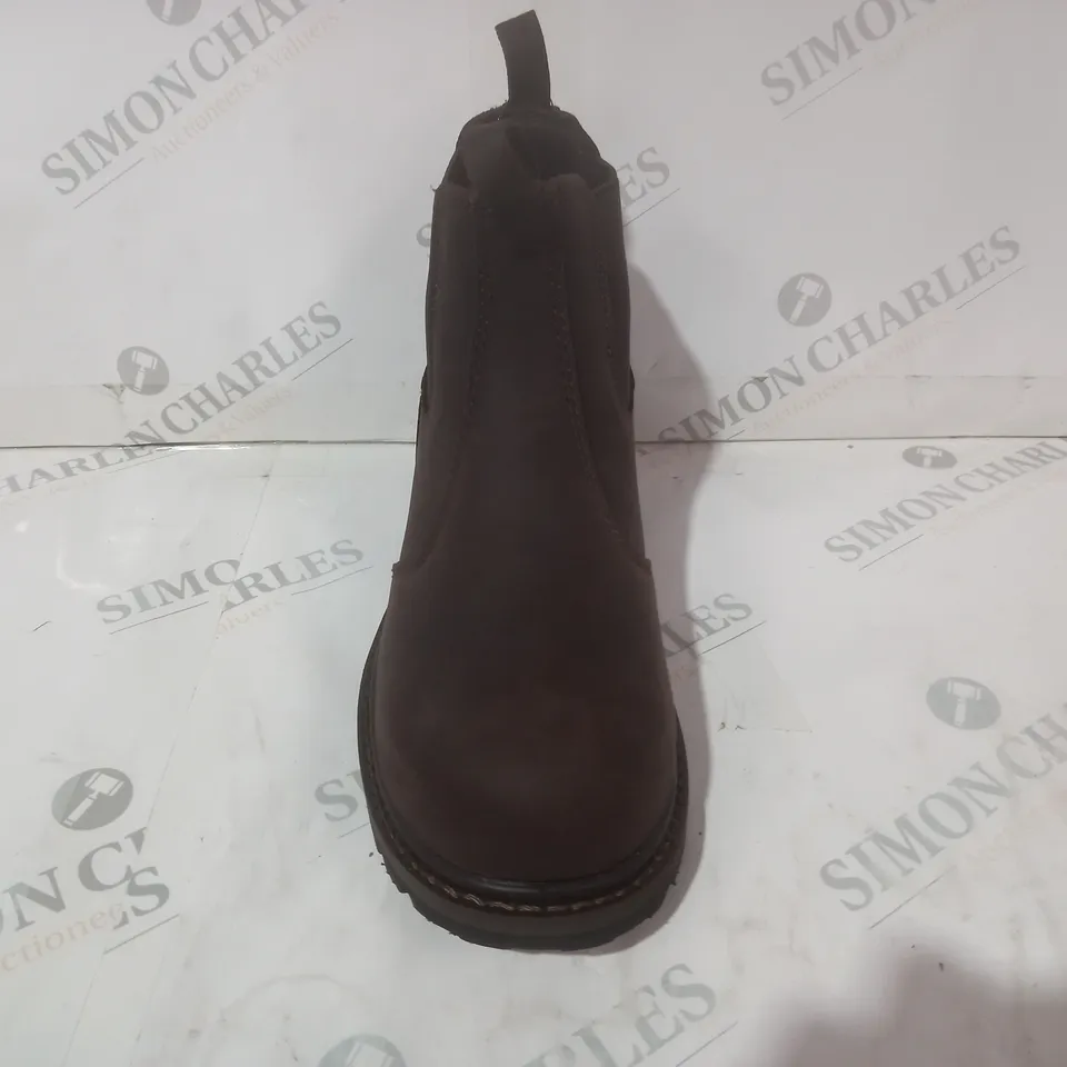 BOXED PAIR OF HOGS ZEUS SAFETY DEALER BOOTS IN BROWN EU SIZE 39