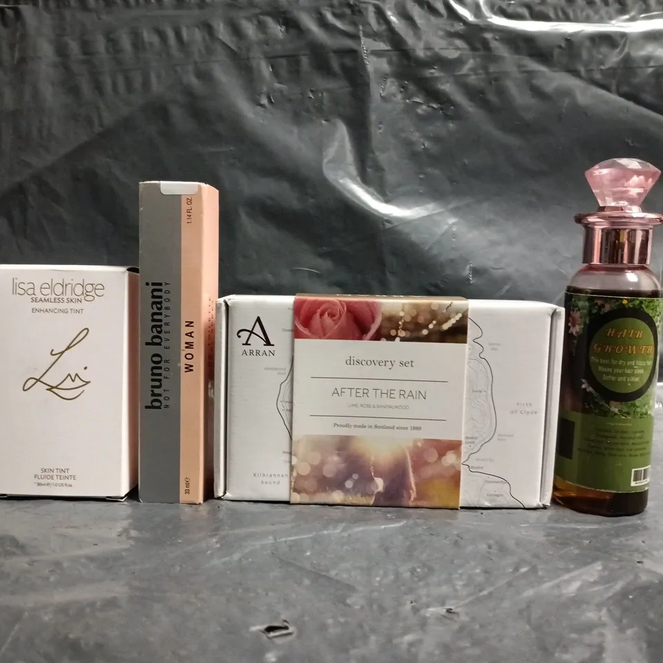 APPROXIMATELY 20 ASSORTED COSMETIC ITEMS TO INCLUDE ARRAN, LISA ELDRIDGE, ETC - COLLECTION ONLY