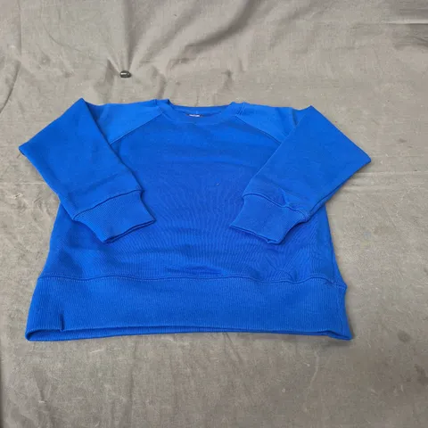 BOX OF APPROXIMATELY 30 PLAIN KIDS SCHOOL JUMPERS IN BLUE - VARIOUS SIZES