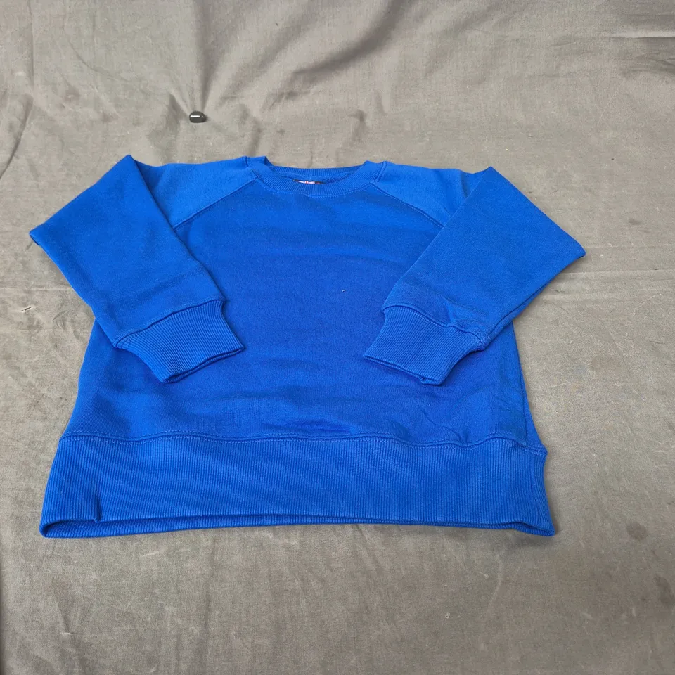 BOX OF APPROXIMATELY 30 PLAIN KIDS SCHOOL JUMPERS IN BLUE - VARIOUS SIZES