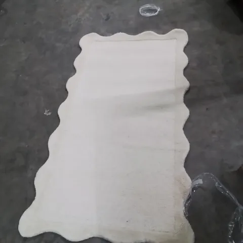 QUALITY DESIGNER AREA RUG - APPROXIMATELY 160X80CM