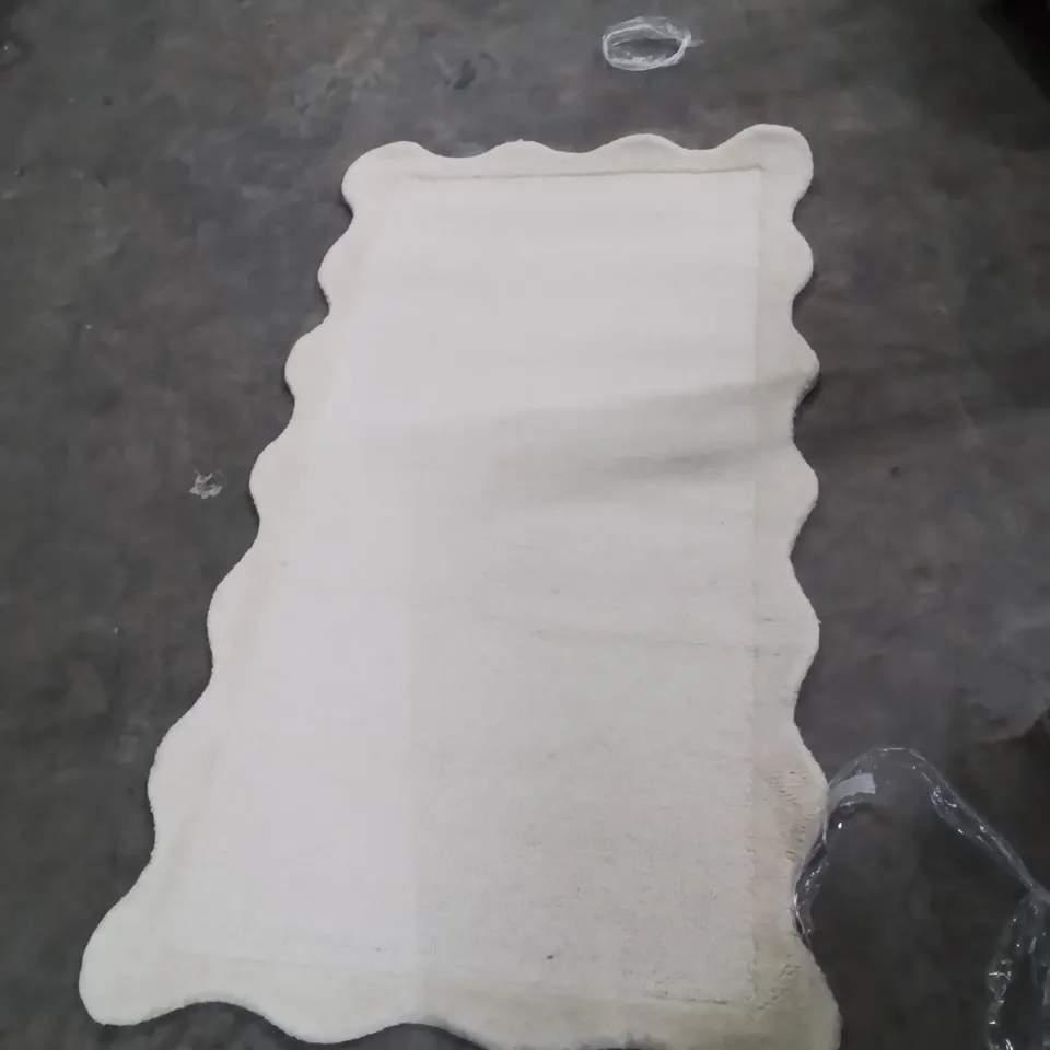 QUALITY DESIGNER AREA RUG - APPROXIMATELY 160X80CM