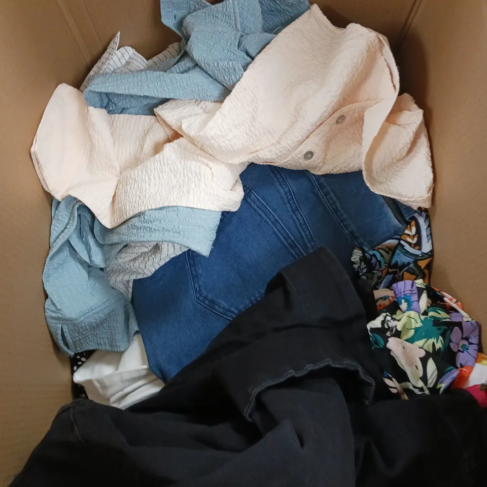 APPROXIMATELY 20 ASSORTED CLOTHING PRODUCTS IN VARIOUS STYLES & SIZES TO INCLUDE DRESSES, JUMPERS, TROUSERS ETC