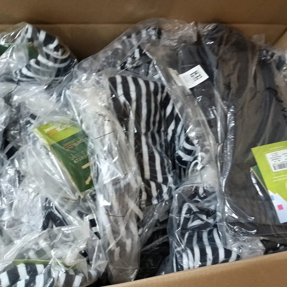APPROXIMATELY 50 BRAND NEW REGATTA KIDS CLOTHING ITEMS IN VARIOUS SIZES, STYLES & COLOURS TO INCLUDE JUNIOR PENTRE, DAYANA, ETC