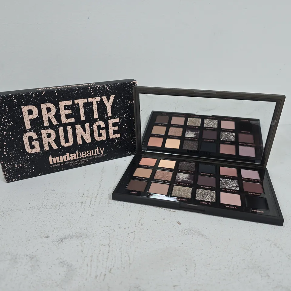 BOXED HUDA BEAUTY PRETTY GRUNGE EYESHADOW PALETTE (16.8G)