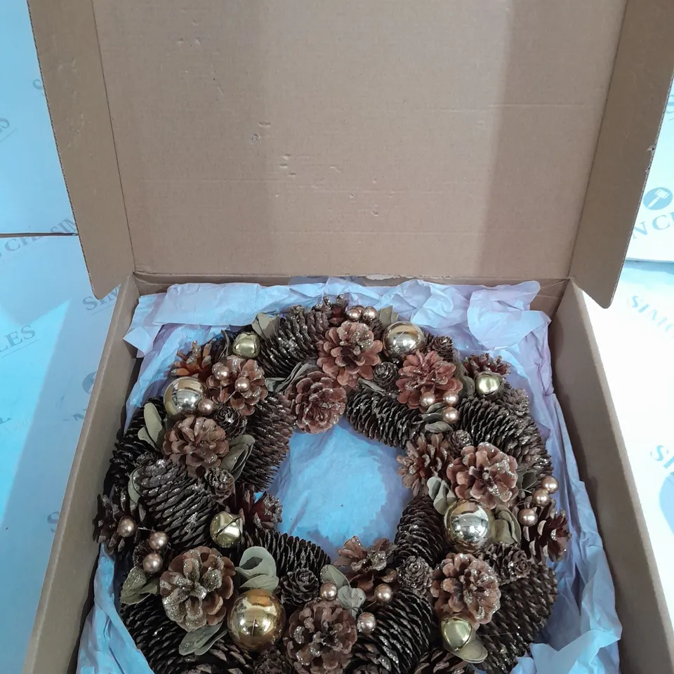 BOXED DECORATIVE CHRISTMAS DOOR WREATH