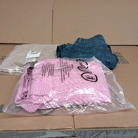 BOX OF APPROXIMATELY 25 ASSORTED CLOTHING ITEMS TO INCLUDE PINK KNITTED JUMPER, VERY JEANS, STRIPEY T SHIRT ETC