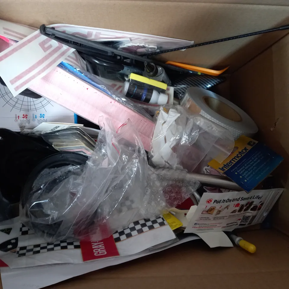 LOT OF ASSORTED ITEMS TO INCLUDE - AUTO HEATER FAN - TIRE PUMP 